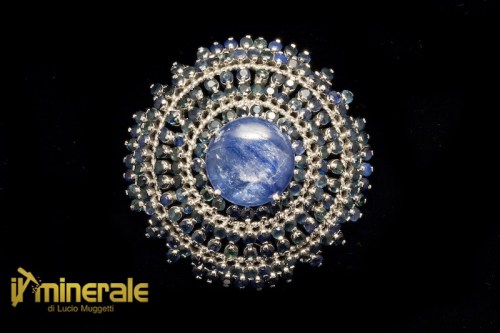 4-15Gli16000-1_gioielli_argento_ciondoli_charms_spille_pietre_dure_cianite_zaffiri-640