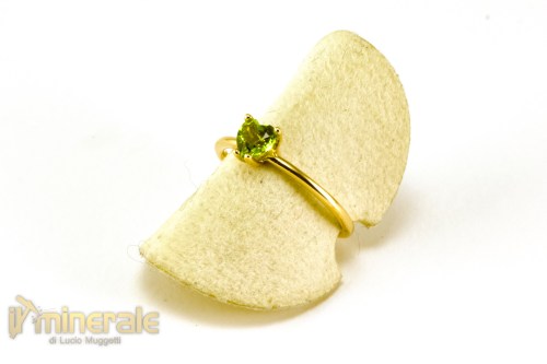 AN11-24Oxy190-2_gioielli_oro_anelli_pietre_dure_semipreziose_peridoto_olivina