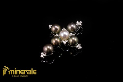 C11-03Oxy30000-1_gioielli_oro_pietre_preziose_ciondoli_perle_coltivate_diamanti_gold_jewels_preciouse_stones_cultured_pearls_pendants.logo