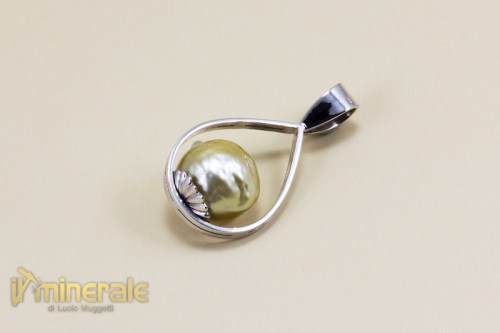 C99Ns22311-3_gioielli_oro_pietre_preziose_ciondoli_perle_coltivate_smeraldo_gold_jewels_preciouse_stones_cultured_pearls_pendants.logo