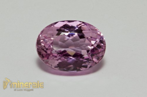 GE132-3_minerali_gemme_pietre_tagliate_semipreziose_kunzite_gemstones.logo