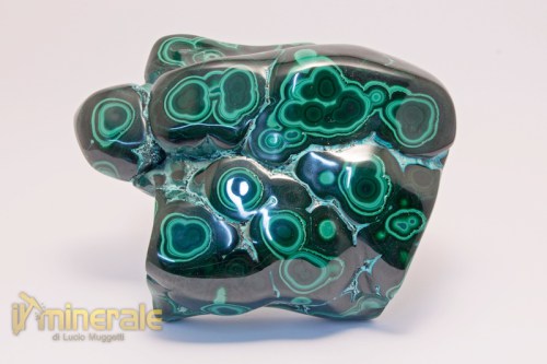 MN1982-2_minerali_collezione_carbonati_malachite_lucidata.logo