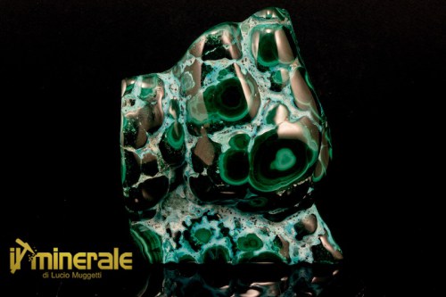 MN1983-1_minerali_collezione_carbonati_malachite_crisocolla_lucidata.logo