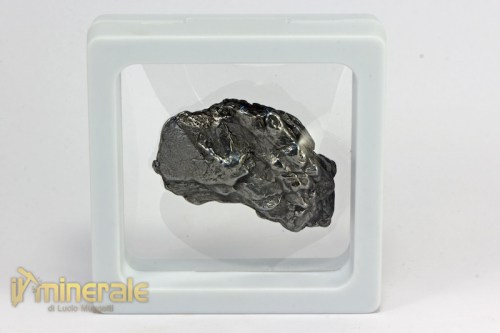 MN2043-4_minerali_collezione_cristalloterapia_meteoriti_ferro.logo