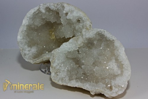 MN2306-2_minerali_collezione_arredamento_geodi_quarzo_calcite_marocco.logo