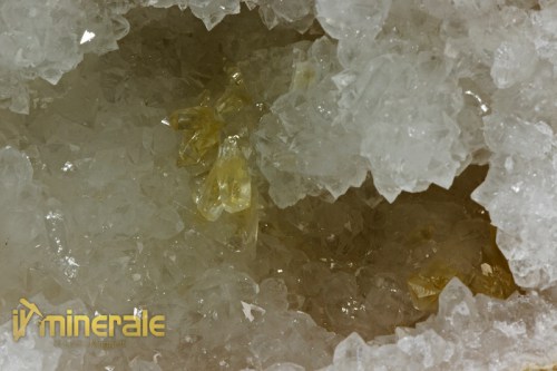 MN2306-4_minerali_collezione_arredamento_geodi_quarzo_calcite_marocco.logo
