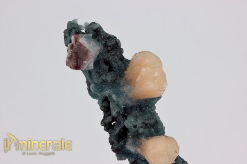 MN2528-3_minerali_collezione_calcedonio_stellerite_calcite_india
