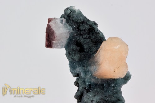 MN2528-4_minerali_collezione_calcedonio_stellerite_calcite_india