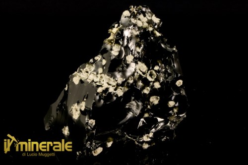 MN2560-1_minerali_collezione_cristalloterapia_ossidiana_fiocco_di_neve_messico