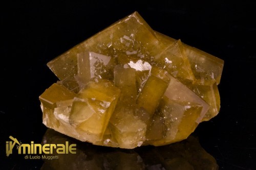MN2585-1_minerali_collezione_barite_mielata_cina