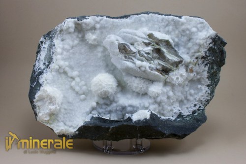 MN719-2_minerali_collezione_okenite_prehnite_india.logo4