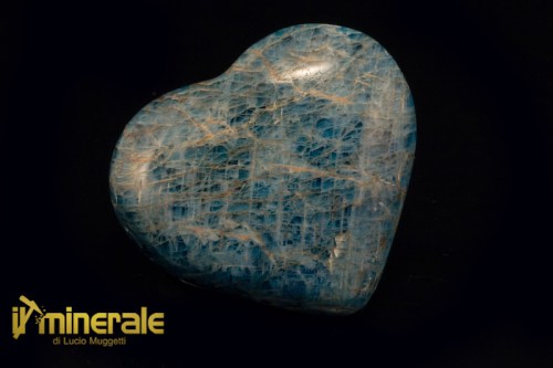 OG522-1_minerali_collezione_oggettistica_arredamento_apatite_cuore.logo