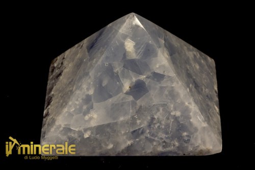 OG568-1_minerali_collezione_arredamento_oggetti_lavorati_piramide_calcite_azzurra.logo