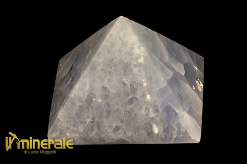 OG570-1_minerali_collezione_arredamento_oggetti_lavorati_piramide_calcite_azzurra.logo