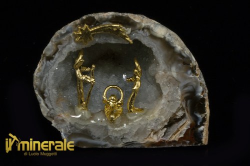 OG582-1_minerali_collezione_oggetti_lavorati_geode_agatas_quarzo_presepe.logo