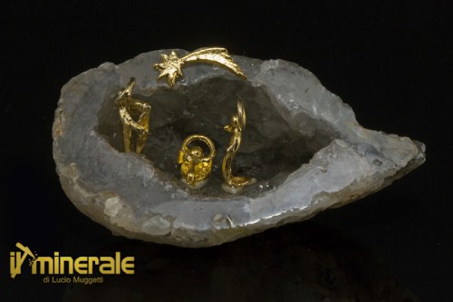 OG585-1_minerali_collezione_oggetti_lavorati_geode_agatas_quarzo_presepe.logo