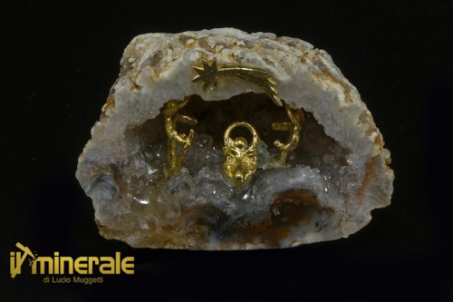 OG589-1_minerali_collezione_oggetti_lavorati_geode_agatas_quarzo_presepe.logo