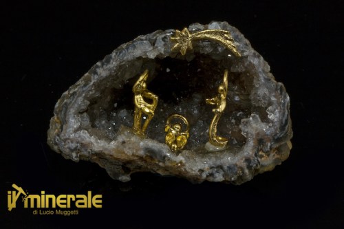 OG592-1_minerali_collezione_oggetti_lavorati_geode_agatas_quarzo_presepe.logo