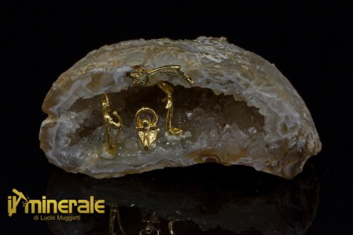 OG617-1_minerali_collezione_oggetti_lavorati_geode_agatas_quarzo_presepe.logo