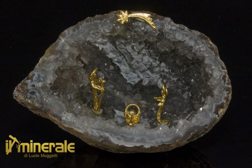 OG625-1_minerali_collezione_oggetti_lavorati_geode_agatas_quarzo_presepe.logo