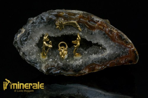 OG629-1_minerali_collezione_oggetti_lavorati_geode_agatas_quarzo_presepe.logo