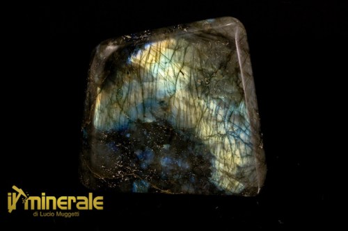 OG667-1_oggetti_lavorati_pietre_dure_formw_libere_labradorite.logo