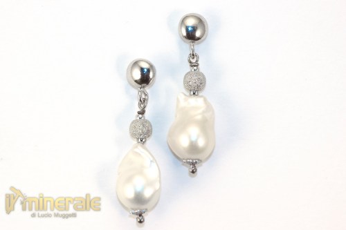 OR001ExNs1630-2_gioielli_argento_pietre_dure_orecchini_pendenti_perle_coltivate_fireball_bianche