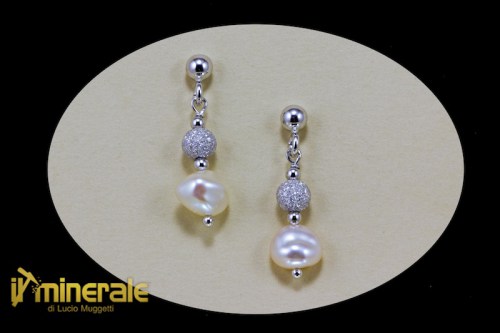 OR001Ns830-1_gioielli_argento_orecchini_perle_coltivate_bianche_silver_jewels_earrings_cultured_pearls.logo