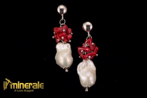 OR070pExNs2380-1_gioielli_argento_orecchini_pendenti_pietre_dure_corallo_rosso_perle_coltivate