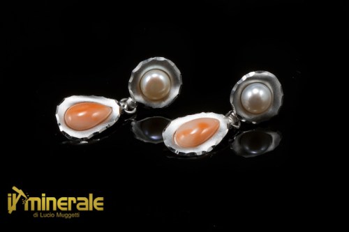 OR1-18Ful3360-1_gioielli_argento_pietre_dure_orecchini_corallo_rosa_perle_coltivate_silver_jewels_gemstones_earrings.logo