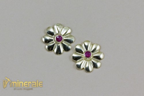 OR1-18Ns11670-2_Gioielli_oro_orecchini_pietre_preziose_rubini_gold_jewels_earrings.logo
