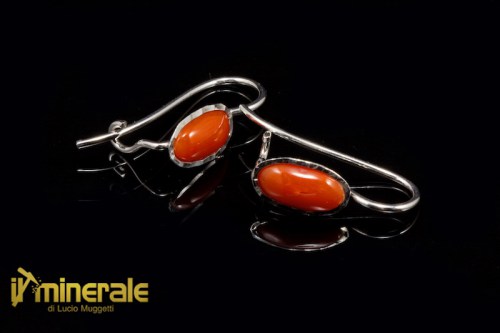 OR1-19Ful1280-1_gioielli_argento_pietre_dure_corallo_rosso_orecchini_silver_jewels_earrings.logo