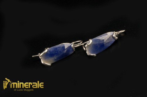 OR1-23Ful3450-1_gioielli_argento_orecchini_amo_pietre_dure_semipreziose_corindone_zaffiro.logo