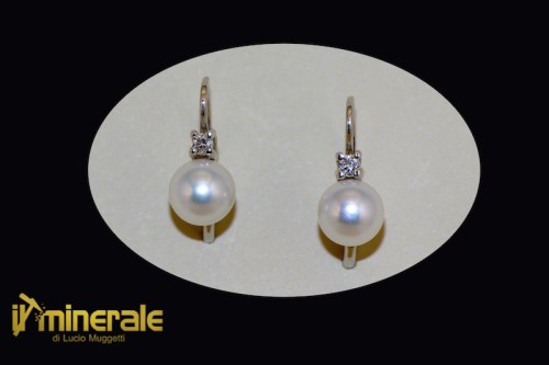 OR11-09Oxy25000-1_Gioielli_oro_orecchini_perle_coltivate_brillanti_gold_jewels_earrings.logo