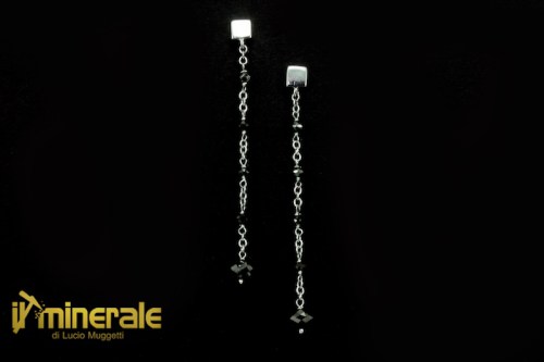 OR11-13Ns16640-1_gioielli_oro_pietre_preziose_orecchini_diamanri_neri_gold_jewels_preciouse_stones_earrings_black_diamonds.logo
