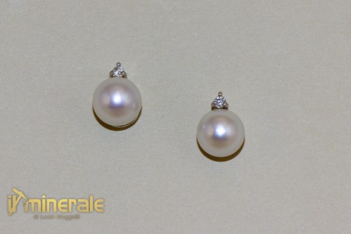 OR11-17Oxy30500-2_Gioielli_oro_orecchini_perle_coltivate_brillanti_gold_jewels_earrings.logo