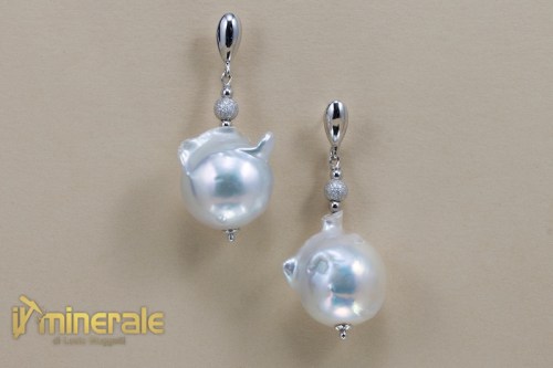 OR12-15Ns10462-3_gioielli_oro_orecchini_perle_coltivate-640