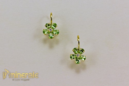 OR495F20Aor17000-2_gioielli_oro_orecchini_pietre_dure_semipreziose_preziose_peridoto_brillanti_gold_jewels_earrings_gemstones.logo