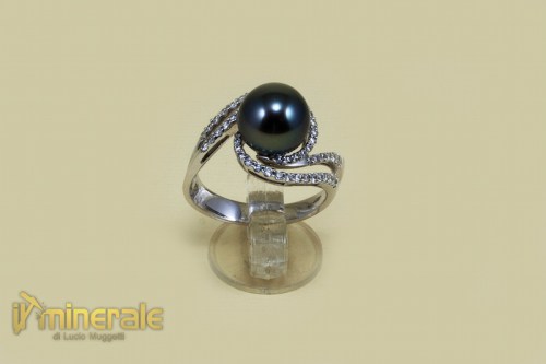 an11-05oxy640-1_anello_oro_perla_nera_coltivata_polinesia_pietre_preziose_brillanti.logo