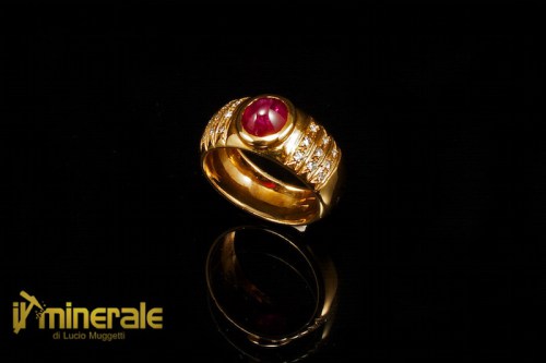 an9-94ns692_anello_oro_pietre_preziose_rubino_brillanti.logo